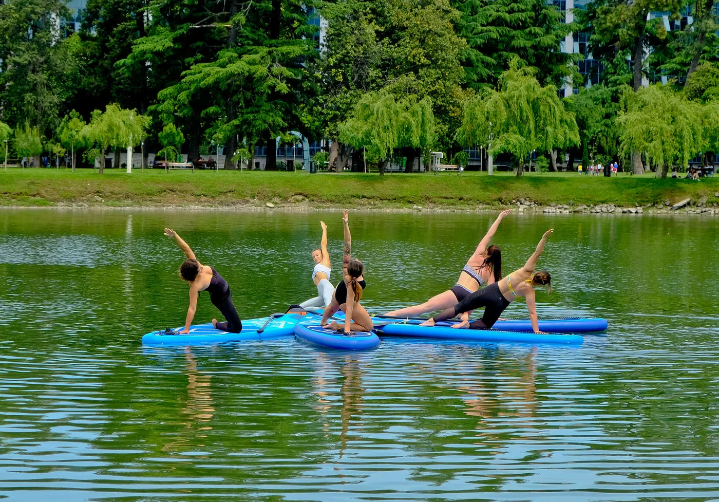 Yoga sur planches à pagaie